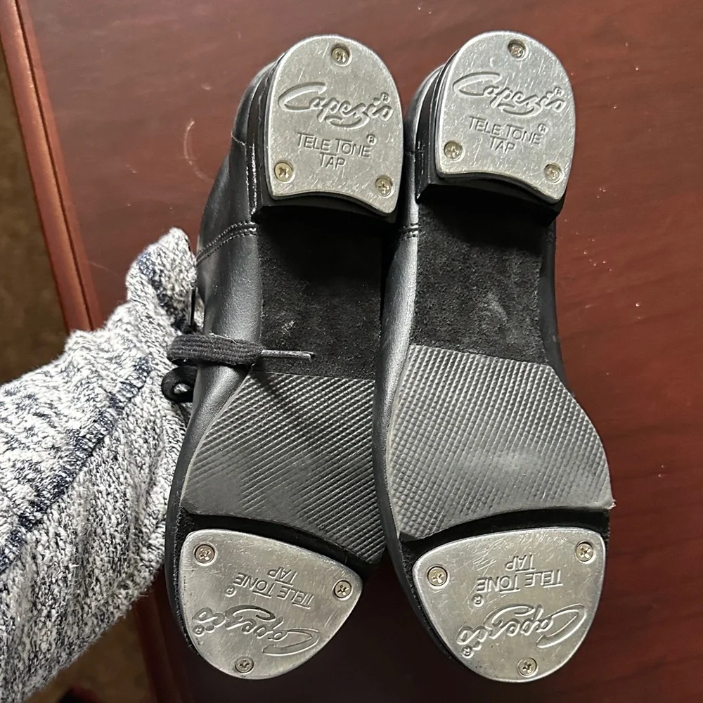 Kids size 2 1/2 Tap Capezio Black Lace-Up tap shoes